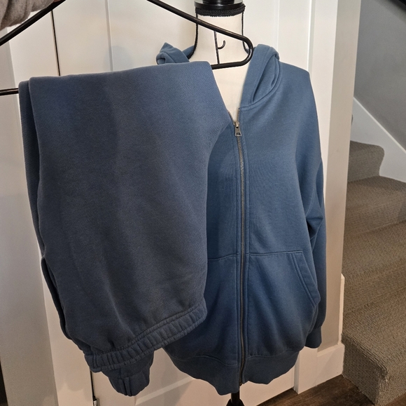 Euc Gorgeous blue sweat set Sz M. Target Universal Threads. Super soft and cozy. - Picture 2 of 11